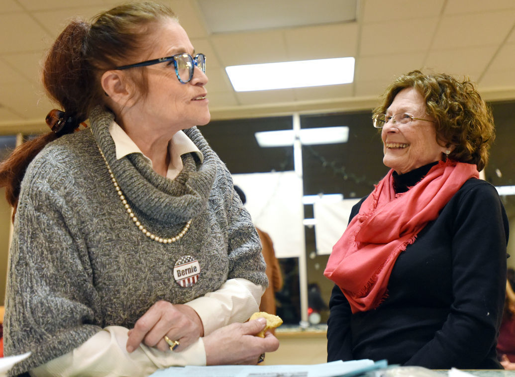 Margot Kidder helps support Bernie Sanders in 2016